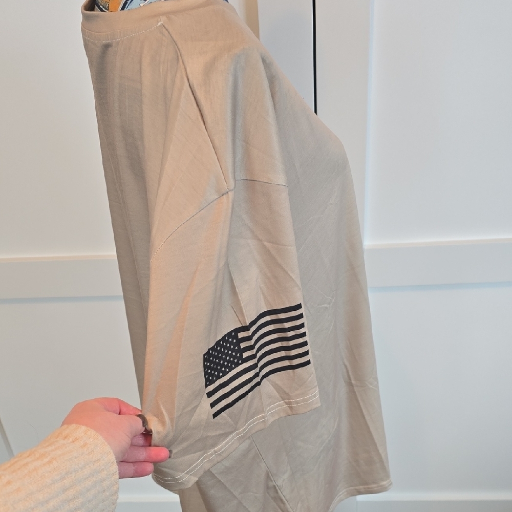 Beige T-Shirt with Black Star and Stripe Design - Picture 5 of 7